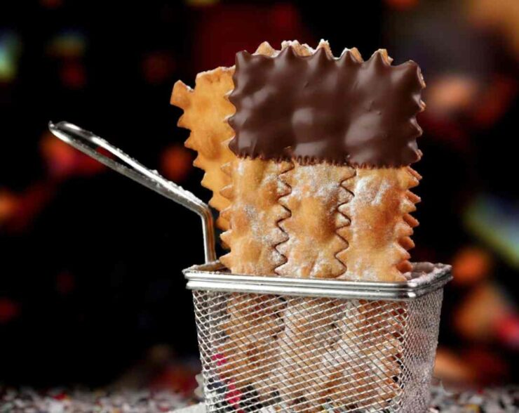 chiacchiere al cioccolato fondente