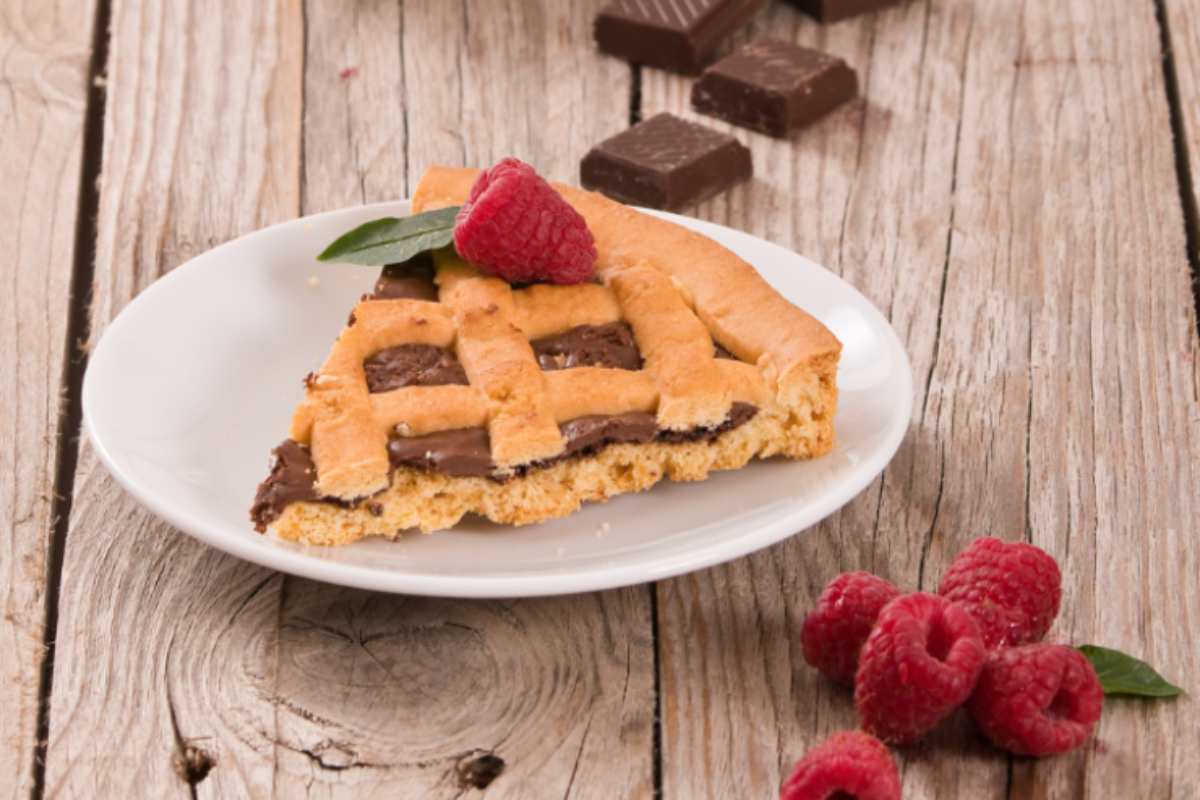 fetta di crostata al cioccolato
