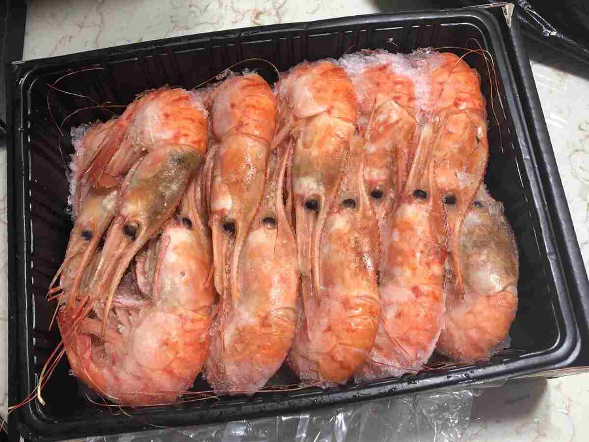 vaschetta di gamberi surgelati