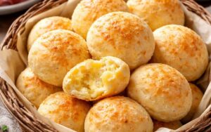 Panini al formaggio morbidissimi: il Pao de Queijo senza glutine e senza lievitazione