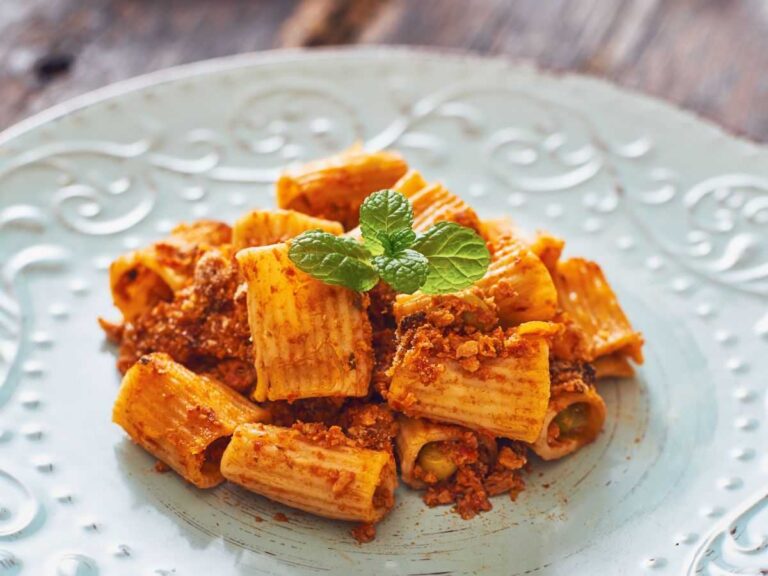 mezzemaniche al ragù