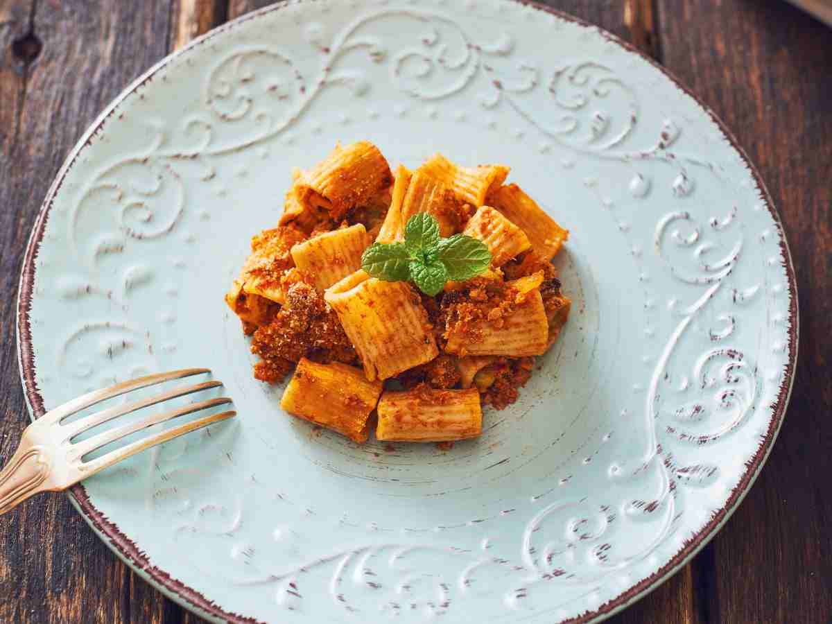 mezzemaniche condite con ragù