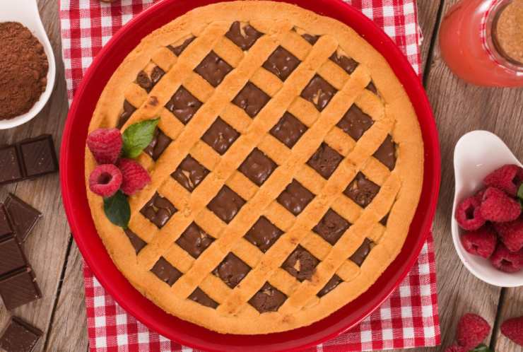 crostata al cioccolato dorata
