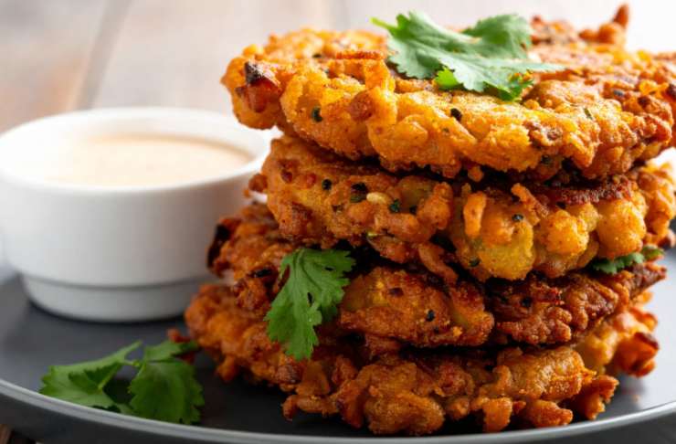 pila di frittelle di verdure