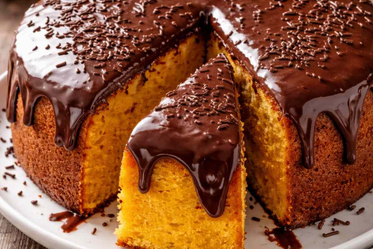 Torta di carote brasiliana Bolo de Cenoura con copertura al cioccolato